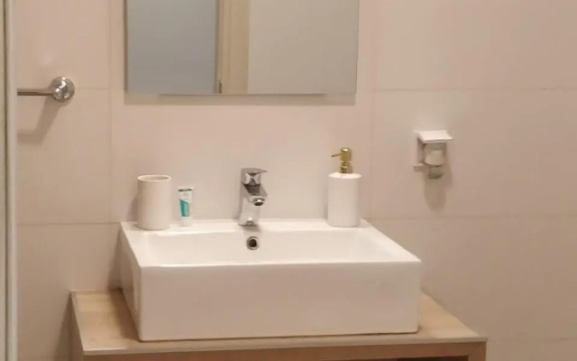 Queen Elizabeth, Ultracentral, Free Parking & AC
