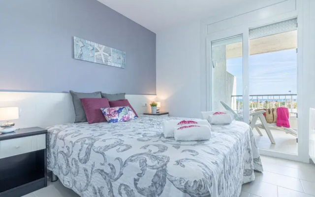 Apartment in Empuriabrava With Sea Views