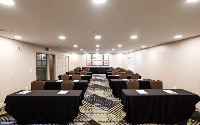 Holiday Inn Express Alpharetta - Roswell by IHG