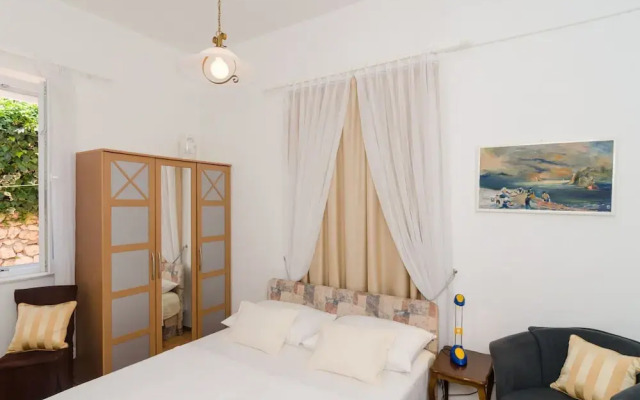 Holiday Home Gemma - Four Bedroom Holiday Home With Terrace and Swimming Pool