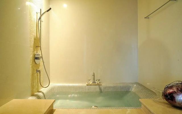 Beachfront Phuket Seaview Suites