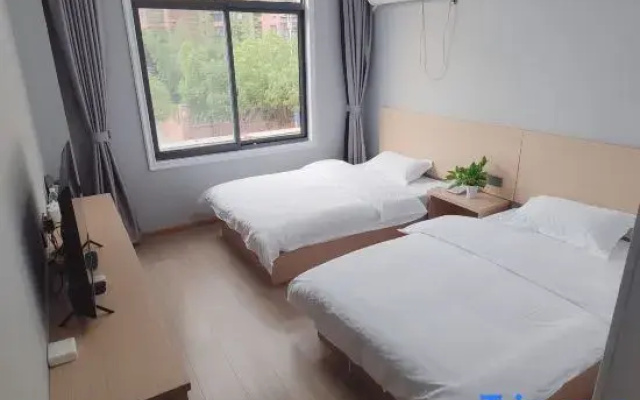 Huadu Express Hotel (Feixi Normal School Greenbelt Metro)