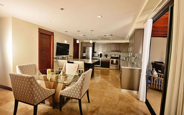 Crocs Resort Oceanfront Penthouse Jaco