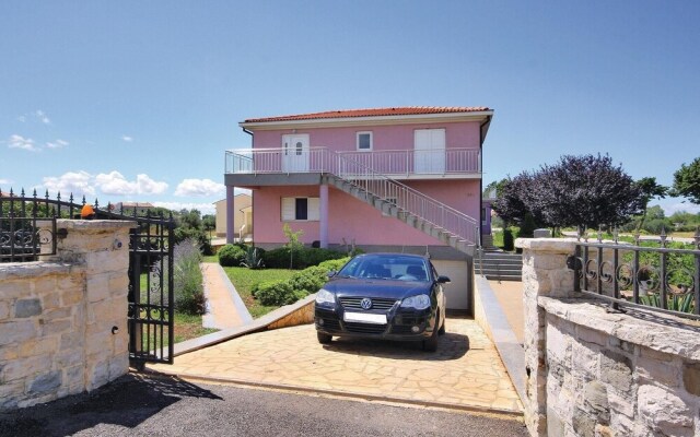 Awesome Home in Vodnjan With Wifi and 2 Bedrooms