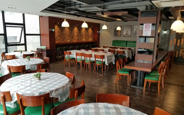 Jitai Hotel (Shanghai Train Station South Square)