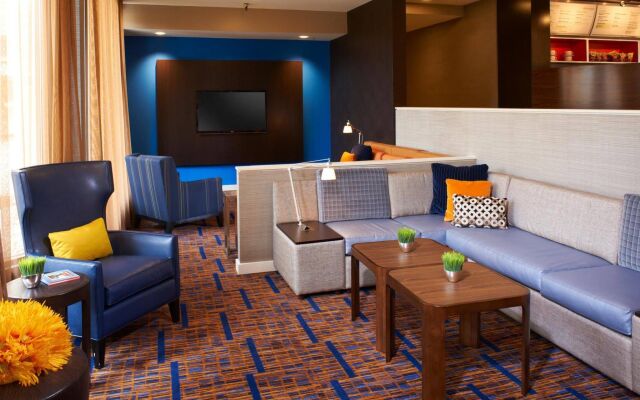 Courtyard by Marriott Chicago Deerfield