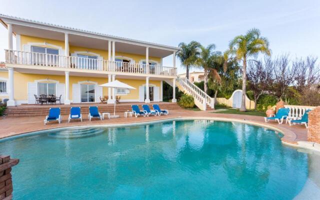 CoolHouses Algarve Luz, 5 bed villa & pool, Casa N