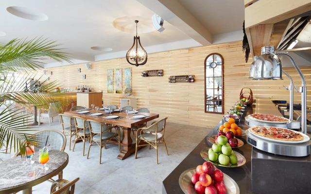 Lalila Blue Suites