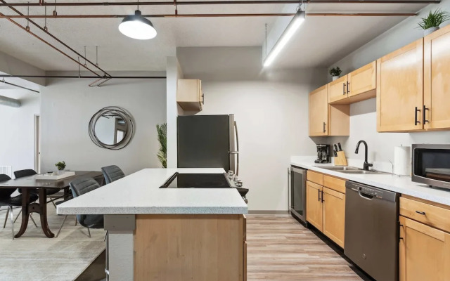 Spacious 2BR Downtown Retreat