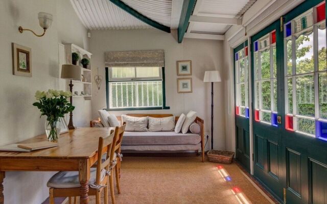 Sandown Lodge