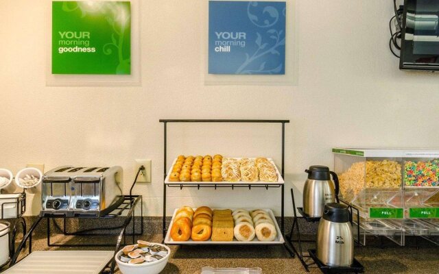 Comfort Inn & Suites Fall River