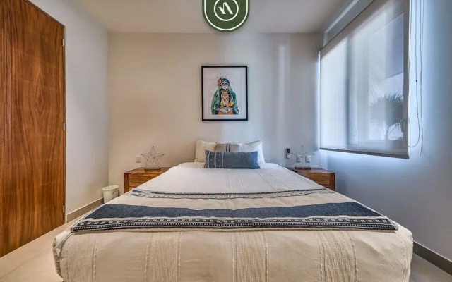 2BR Condo With Rooftop Pool - 2 Min Walk to Beach