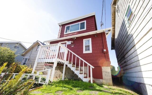 The Hamptons 2 Br cottage by RedAwning