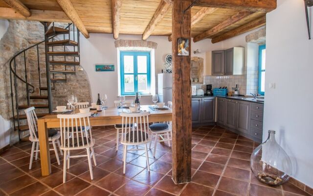 Modern Holiday Home With Pool in Sveti Lovrec Croatia