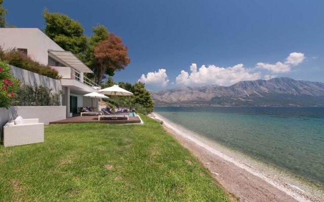 Villa Kastos-Beachfront Villa
