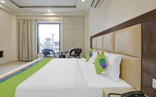 YOYO ROOMS NEAR SECTOR 16 METRO Noida