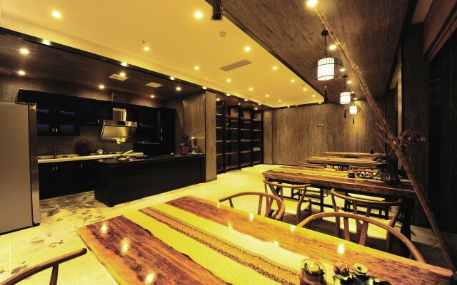 Peach Blossom Resort Hotel