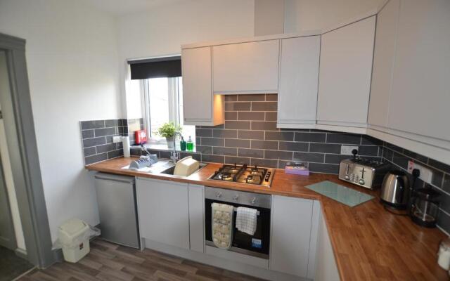 Maytree Apartment - 2 Bedrooms Apartment - Stayseekers