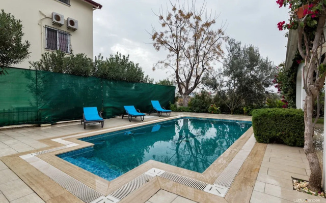 Villa Cona By Villatatilin