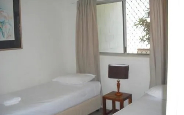 Airlie Seaview Apartments