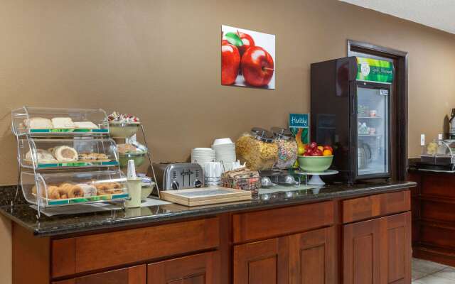 Rodeway Inn & Suites Ontario