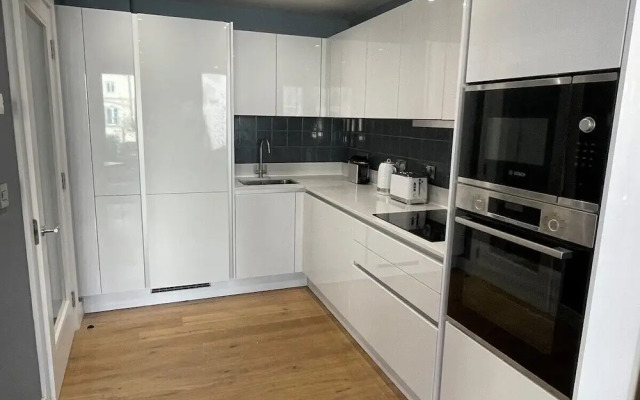 Harbourside Hideaway - Superb Flat With Terrace