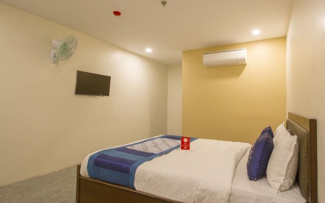 Sree Chandana Hotel by OYO Rooms