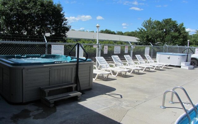 Green Dolphin Motel