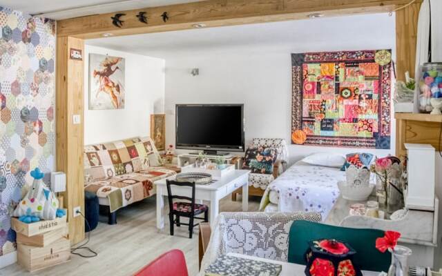 Comfortable Holiday Home in Roanne With Swimming Pool