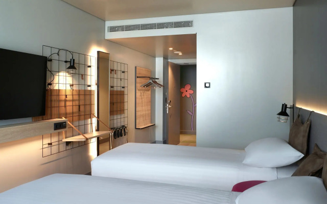 Moxy Athens City