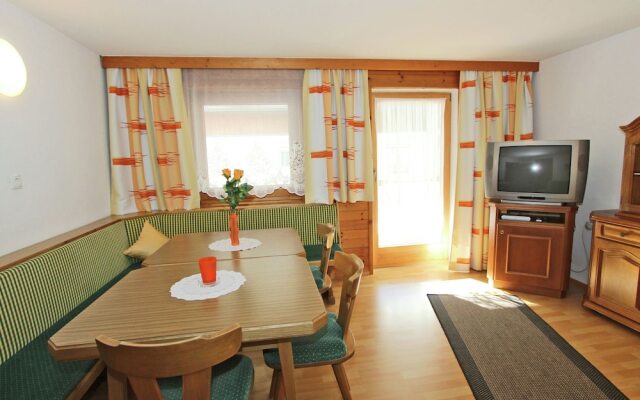 Apartment In Uderns With Balcony Cot Heating Parking