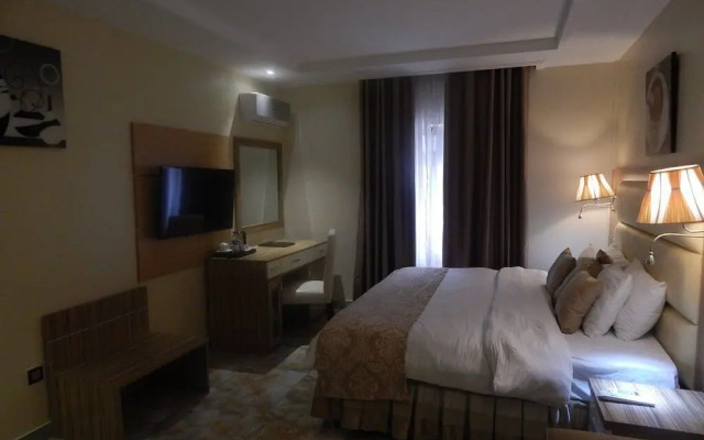 De Santiago Milan Hotel and Suites