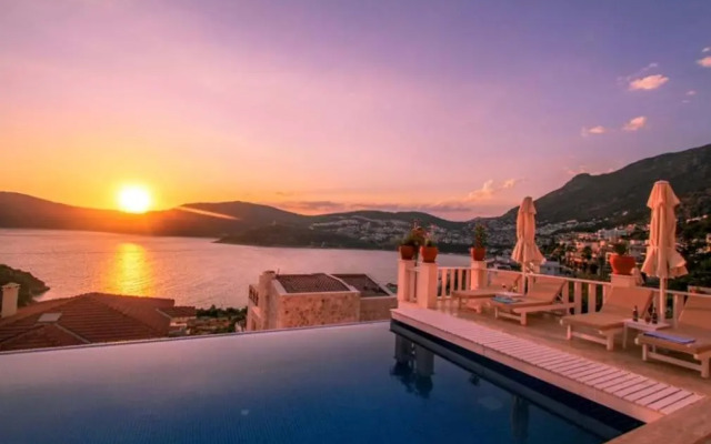 Ketchy Villa , Sleeps 14 , Infinity pool , Wifi , Sunset