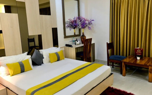 Oyo 11367 Hotel Yellow