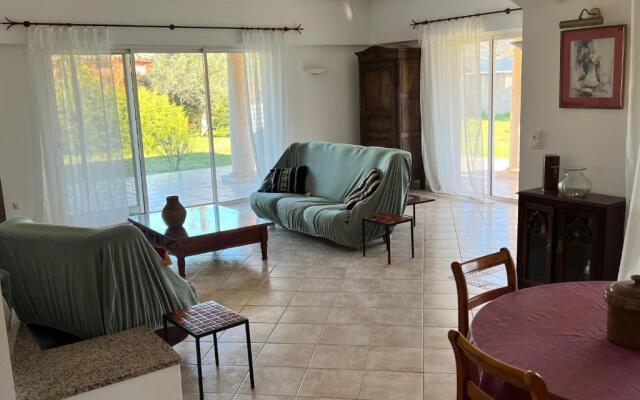 Spacious Family House Near The Sea