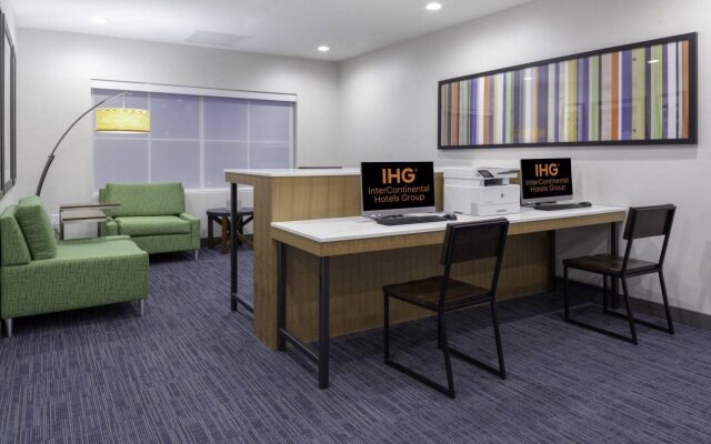 Holiday Inn Express & Suites Phoenix East - Gilbert by IHG