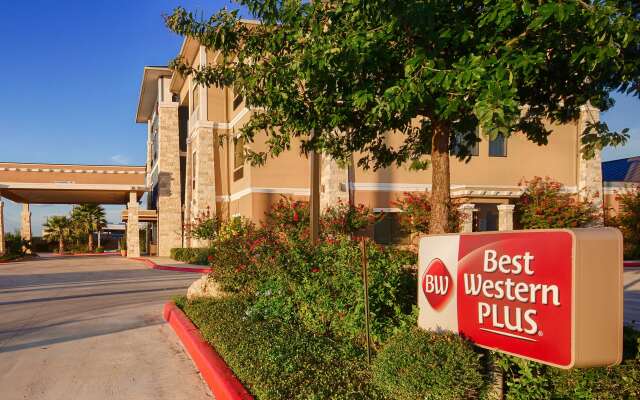 Best Western Plus Lytle Inn & Suites