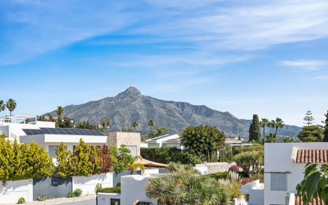Relaxing Hideaway in Nueva Andaluc a Ref M57