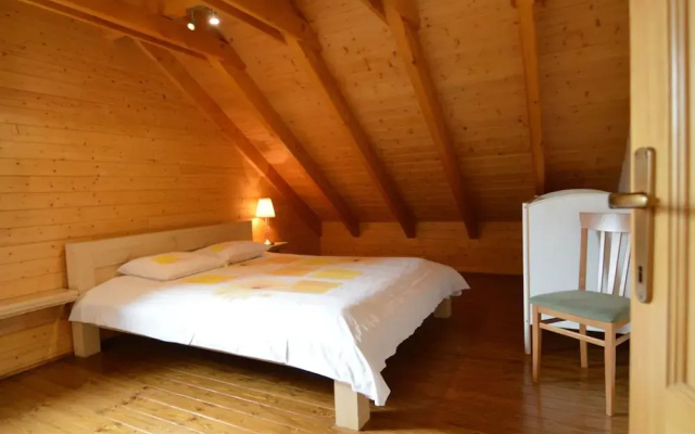 Affluent Chalet in Septon with Whirlpool, Sauna, Hot Tub
