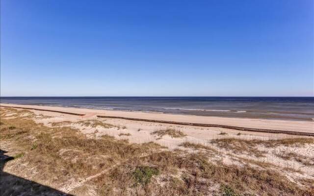Coral Sands Beautiful Condominium by RedAwning