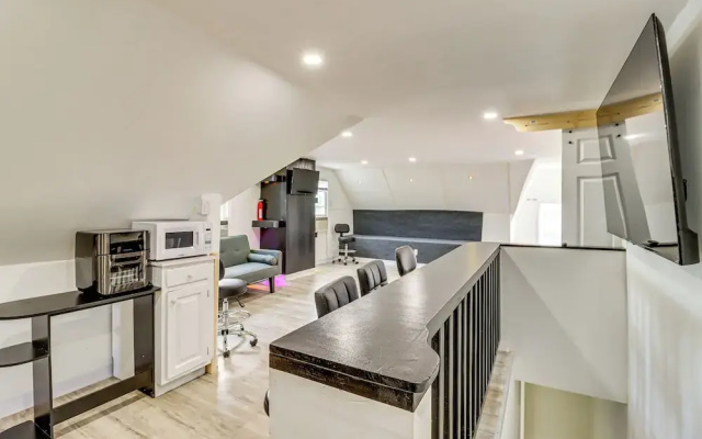 Walkable Abode in Stroudsburg's Business District!