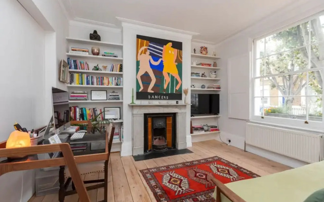 Beautiful 2 Bedroom Townhouse With Garden in Kentish Town