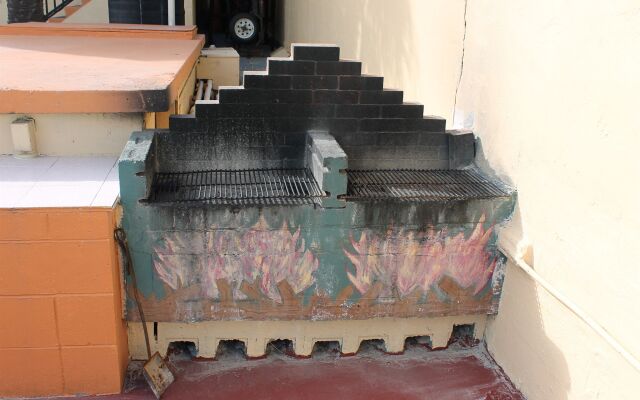 Grand Prix Motel on the Beach