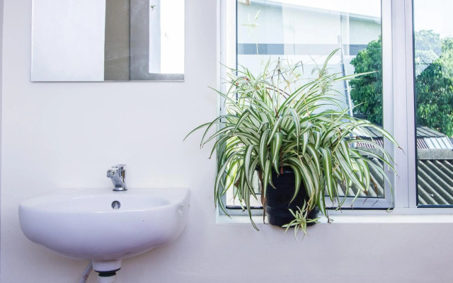 Explore 5BR Gardenhouse Retreats (Free Parking)