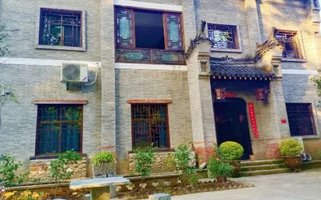 Xinyang Pingqiao Smile Inn
