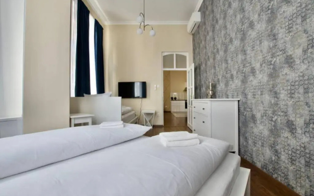 Premium Apartment by Hi5-Vaci str. 3 bedroom (219)
