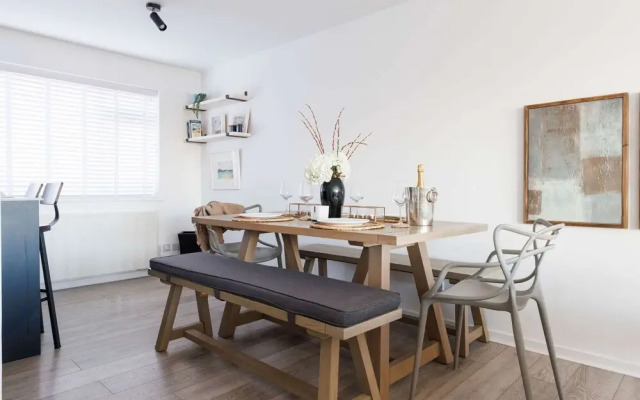 Beautifully Refurbished 4-bed Beachside Retreat
