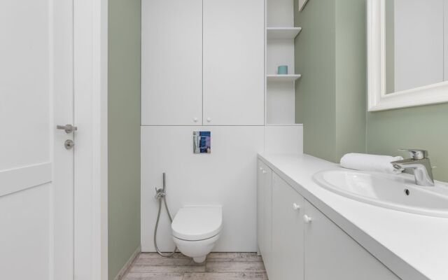Apartment Near the River by Renters