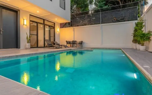 T M L-Urban 4 Bedroom-Independent Swimming Pool and Ktv