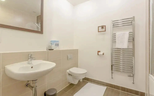 Modern Apartment in Limehouse